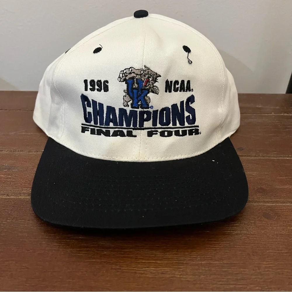 Vintage 1996 NCAA Kentucky Wildcats Champions SnapBack Hat Great Condition
